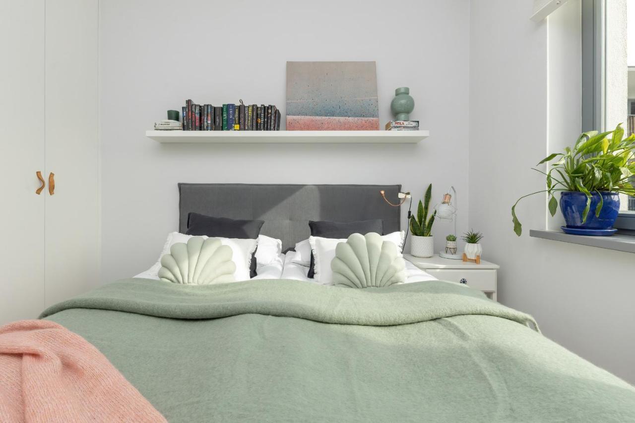 Cozy Apartment Gieysztora Wilanow By Noclegi Renters Warsaw Exterior photo